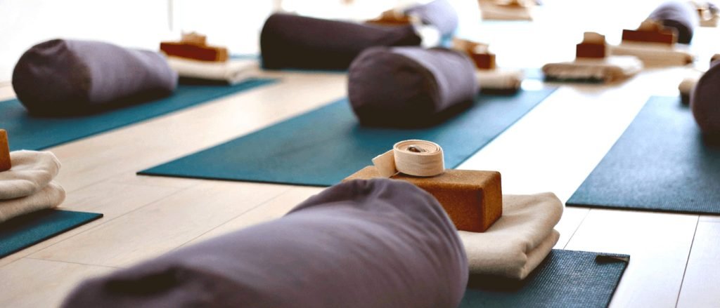 Yoga-Props-Header-1400-x-600